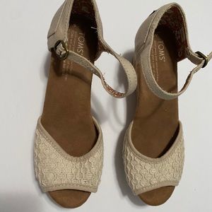 Women’s Toms cream wedges